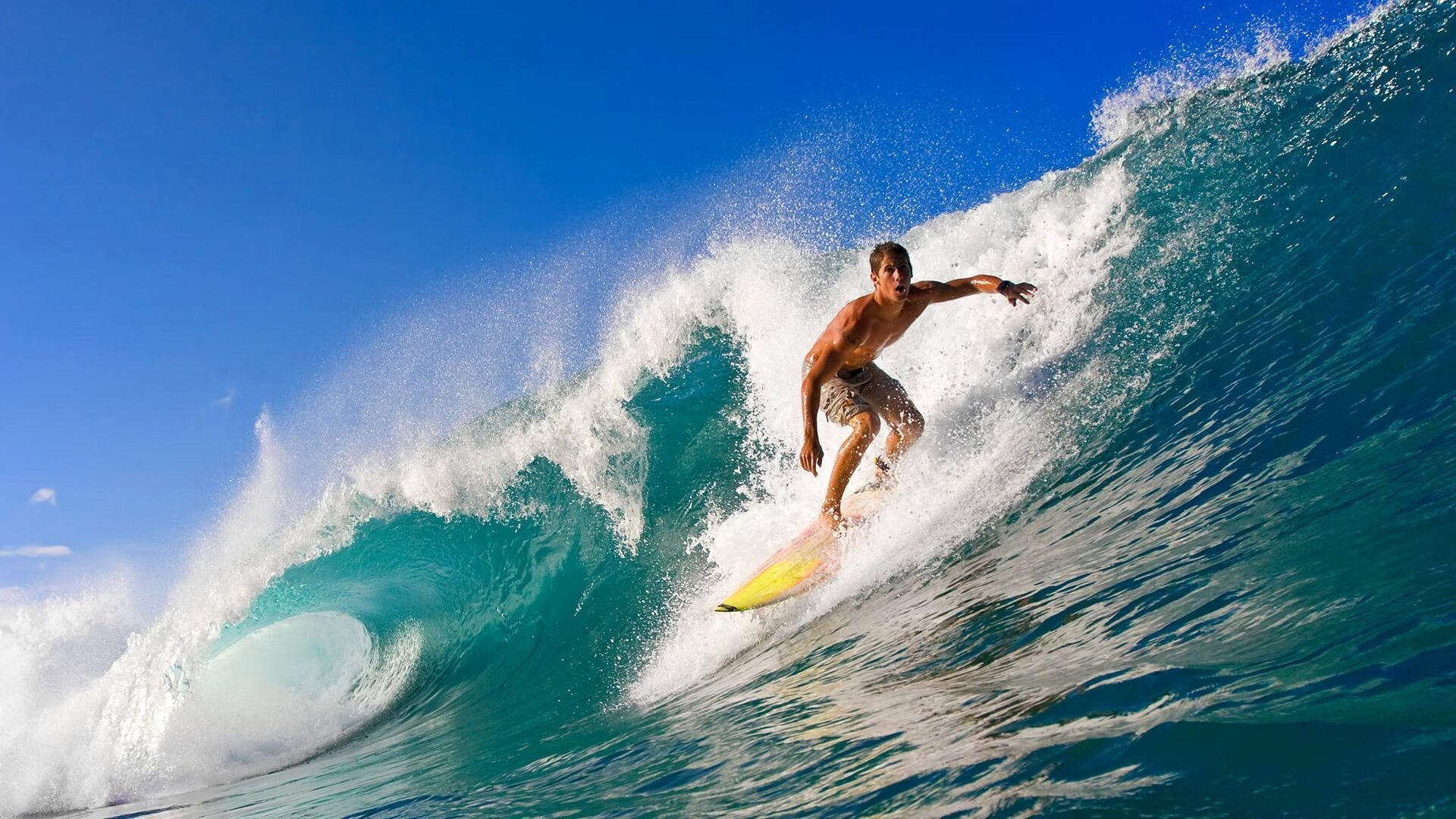 水晶泳池比赛，奢华泳池引领运动潮流，水晶游泳池